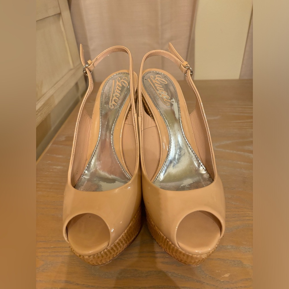 AUTHENTIC GUCCI Patent Leather Slingback Sandal